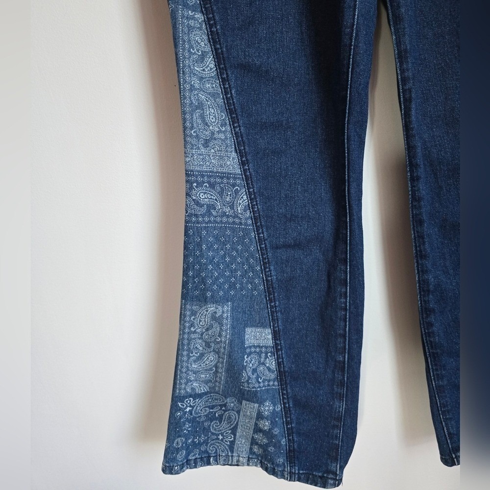 CIDER Mid Rise Paisley Bandana Patch Denim Flare Jeans SZ Large 30 Waist - Picture 5 of 8